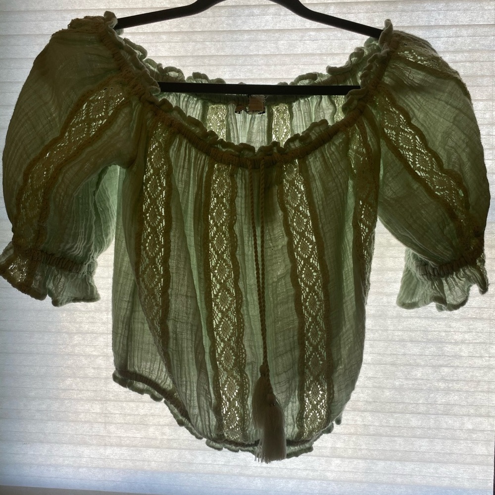 American Eagle crop top.